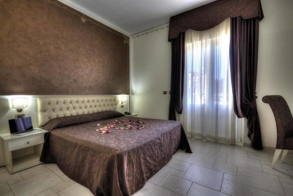 Hotel Madonna Delle Grazie Ceglie Messapica Εξωτερικό φωτογραφία